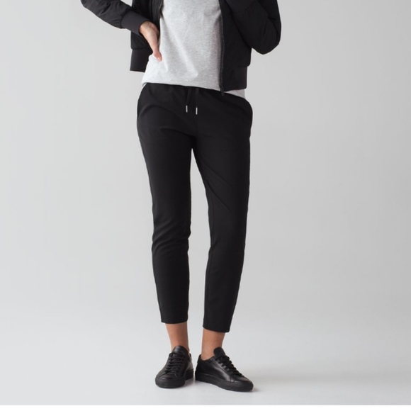 lululemon athletica Pants - Lululemon On The Fly Pant *Woven 28" Black Size 10